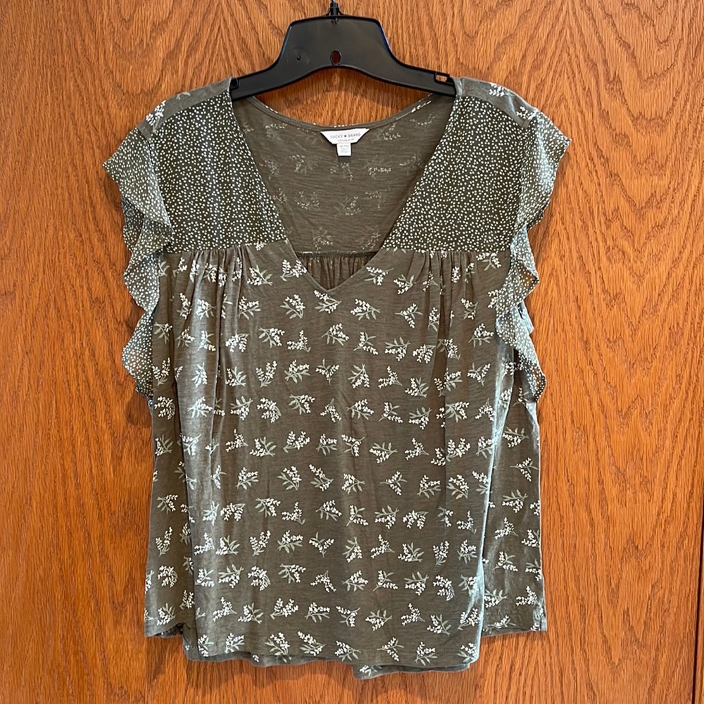 Lucky Brand Sleeveless V Neck top with flutter sleeve accent Sz XL